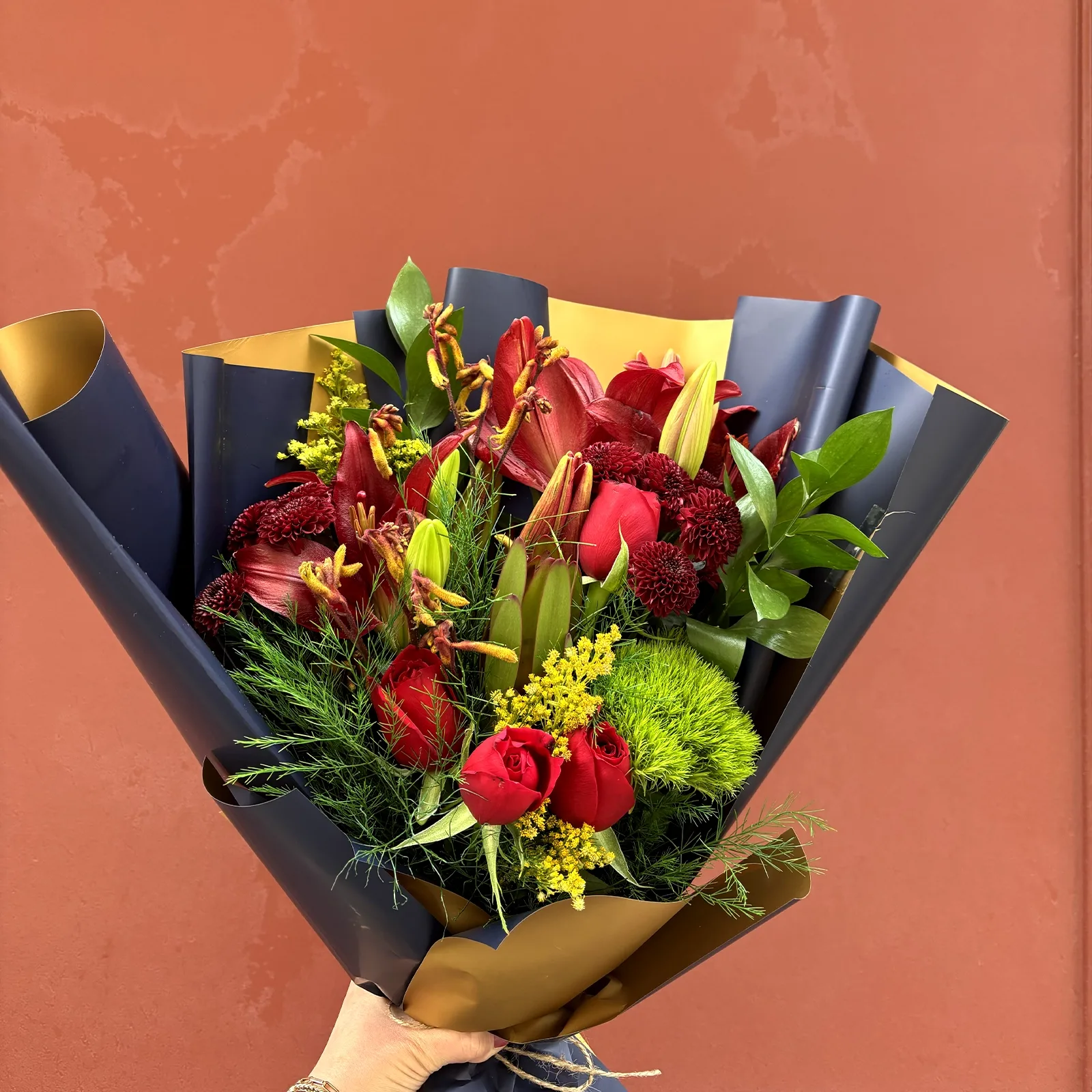 LÀL Signature: Premium Bordo & Lacivert Tasarım Buket